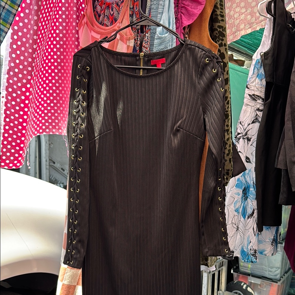 Elegant Black Dress with Lace-Up SleevesJennifer Lopez